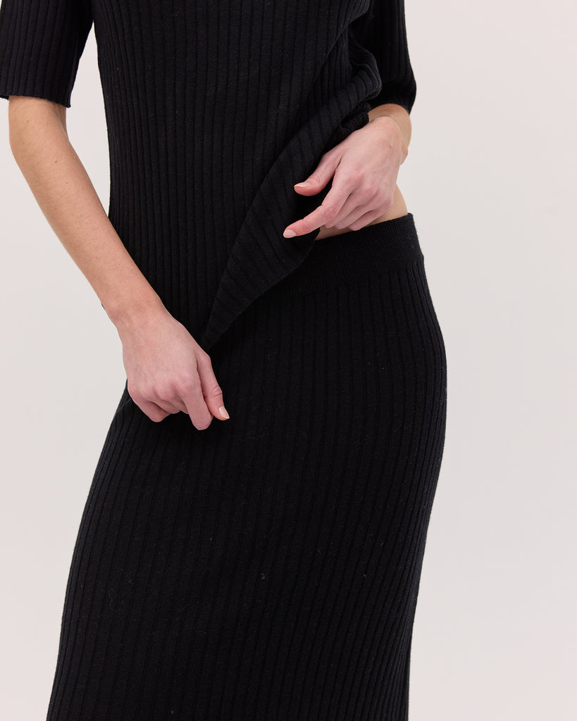 The Rib Knit Skirt - Black